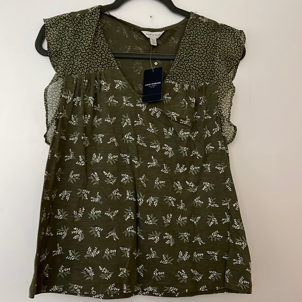NWT  Lucky Brand Women’s Hunter Green Floral Short Sleeve Shirt—-Size XS